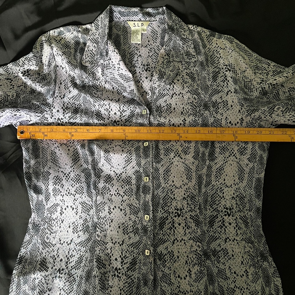 S.L.B 100% Silk Blouse, Breezy Light Lavender and Black Animal Print  Size Large - Picture 7 of 9